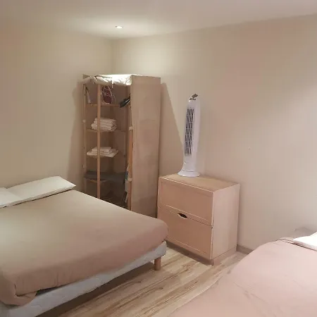 13 Rue De La Fontaine F11 *