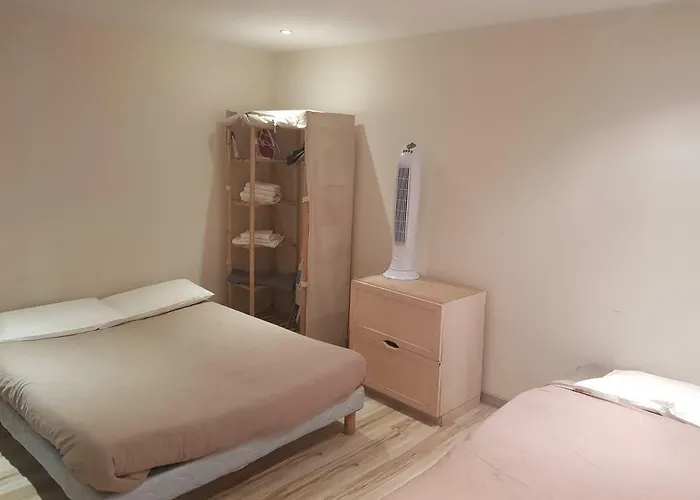 13 Rue De La Fontaine F11 *