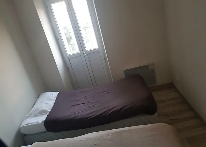 13 Rue De La Fontaine F11 * ルルド